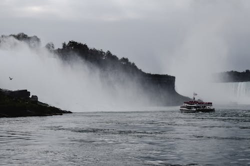 Grayscale Photo of Niagara Falls in Ontario, Canada