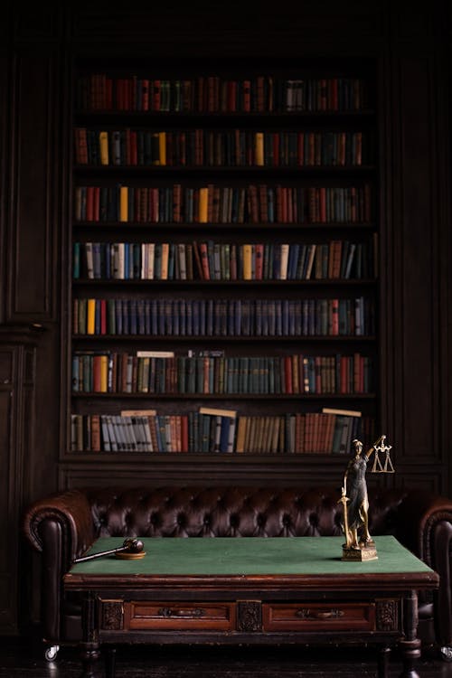 бесплатная Бесплатное стоковое фото с библиотека, вертикальный выстрел, диван Стоковое фото