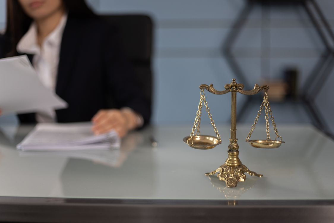 Balance scale on a desk symbolizing fair divorce proceedings.