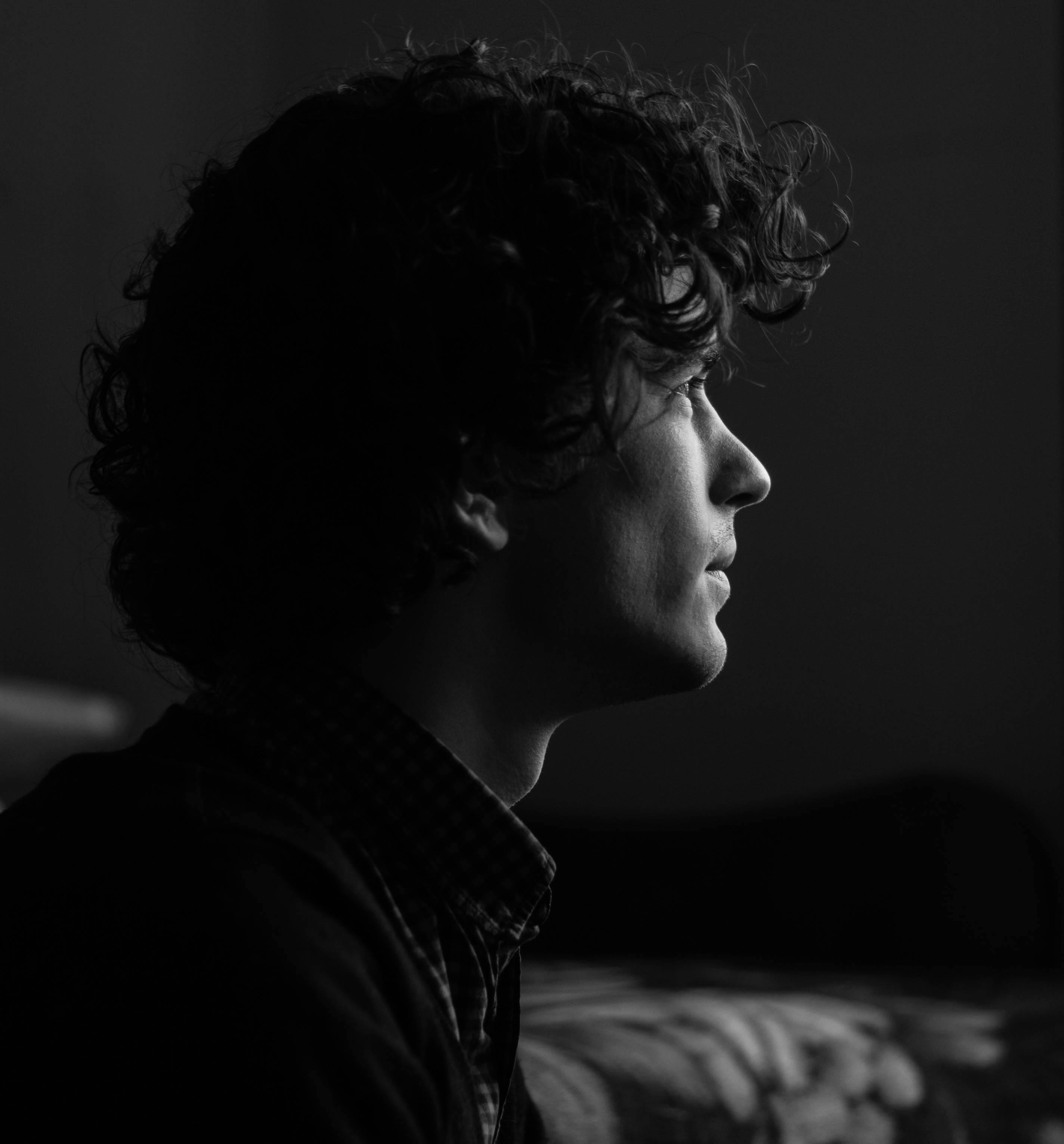 A teenager in his bedroom. | Photo: Pexels