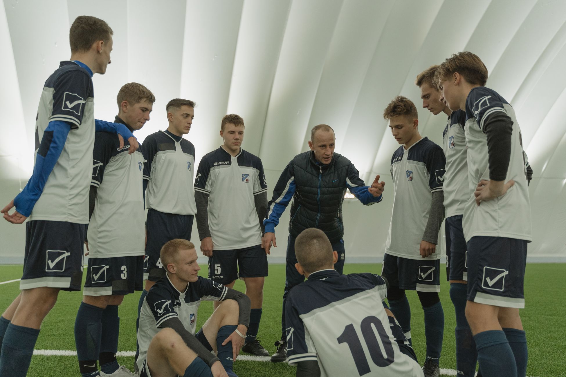 Trainer doet bijzondere belofte aan Aimy (19) na zware blessure