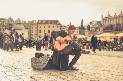 Безкоштовне стокове фото на тему «акустична гітара, вистава, вулиці» стокове фото