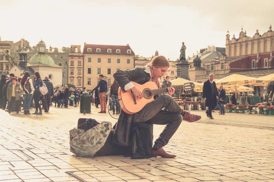 what are the features of a classical guitar