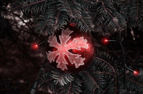 Free Close-Up Shot of a Christmas Ball Hanging on the Christmas Tree Stock Photo