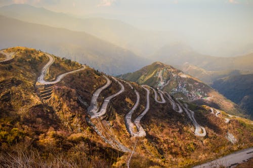 Fotos de stock gratuitas de alta altitud, carretera de montaña, curvas cerradas