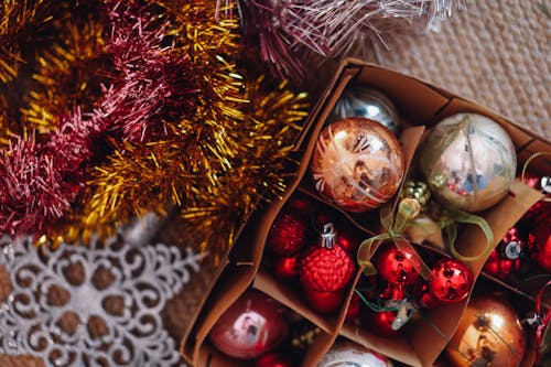 Gratis Pernak Pernik Natal Dalam Kotak Foto Stok