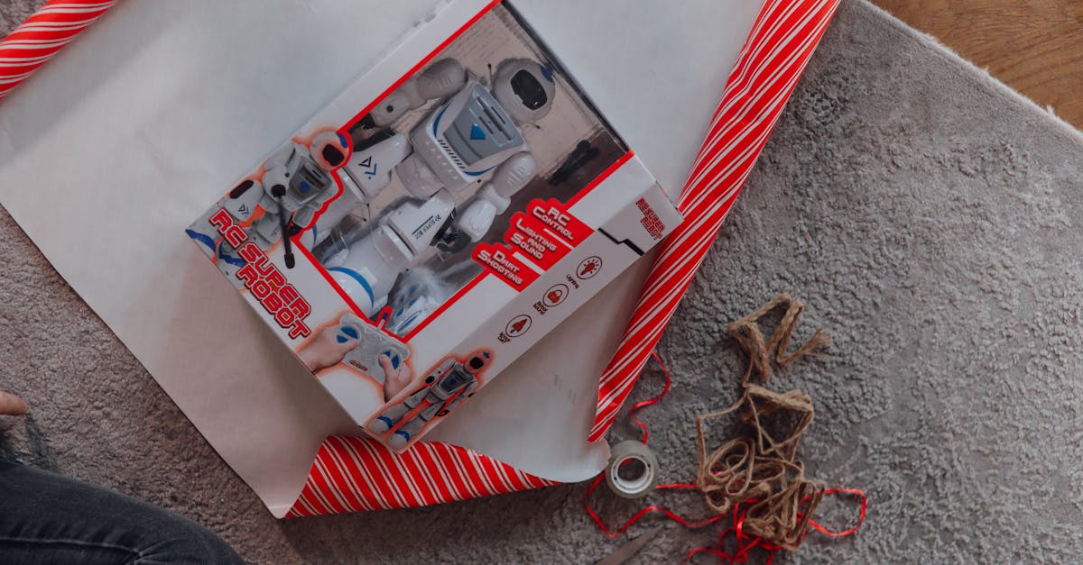 How to make a gift cardholder with wrapping paper