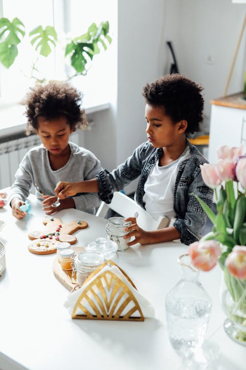 Free Kids Decorating A Gingerbread Man  Stock Photo