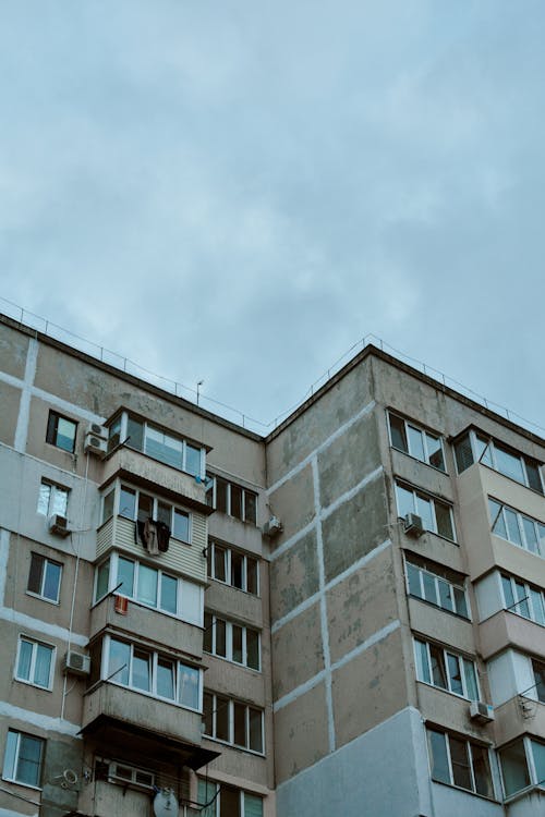 Gratis stockfoto met architectuur, balkons, buitenkant van het gebouw