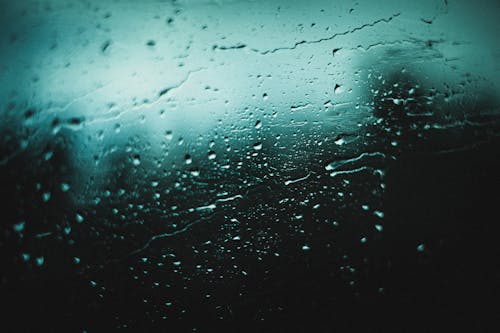 Foto d'estoc gratuïta de finestra de vidre, gotes de pluja, gotetes d'aigua