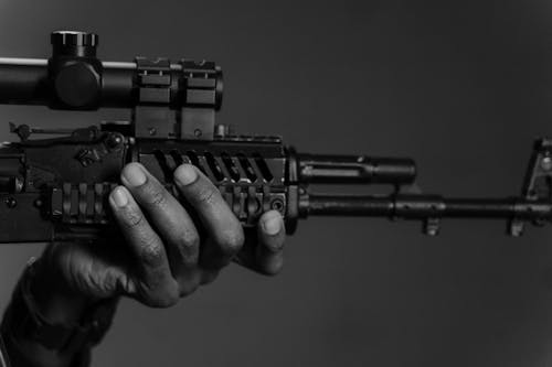Gratis stockfoto met detailopname, geweer, grayscale