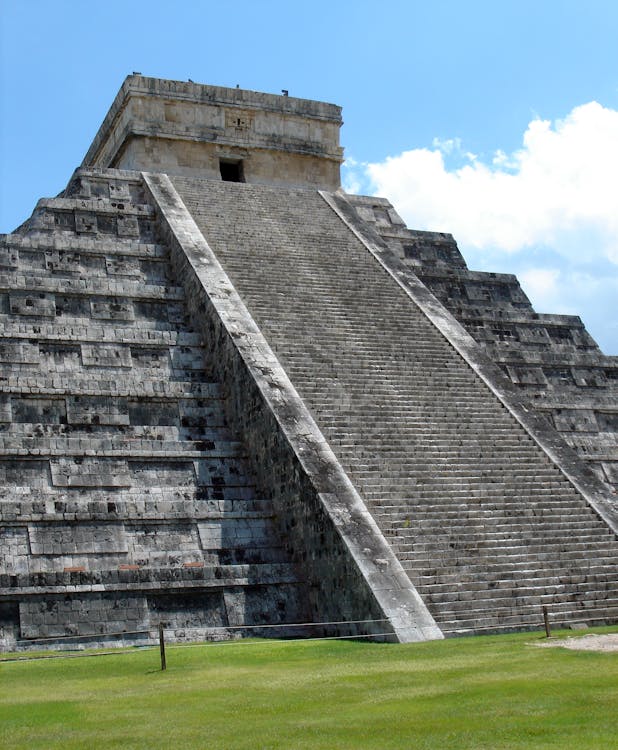 ancient aztec pyramids