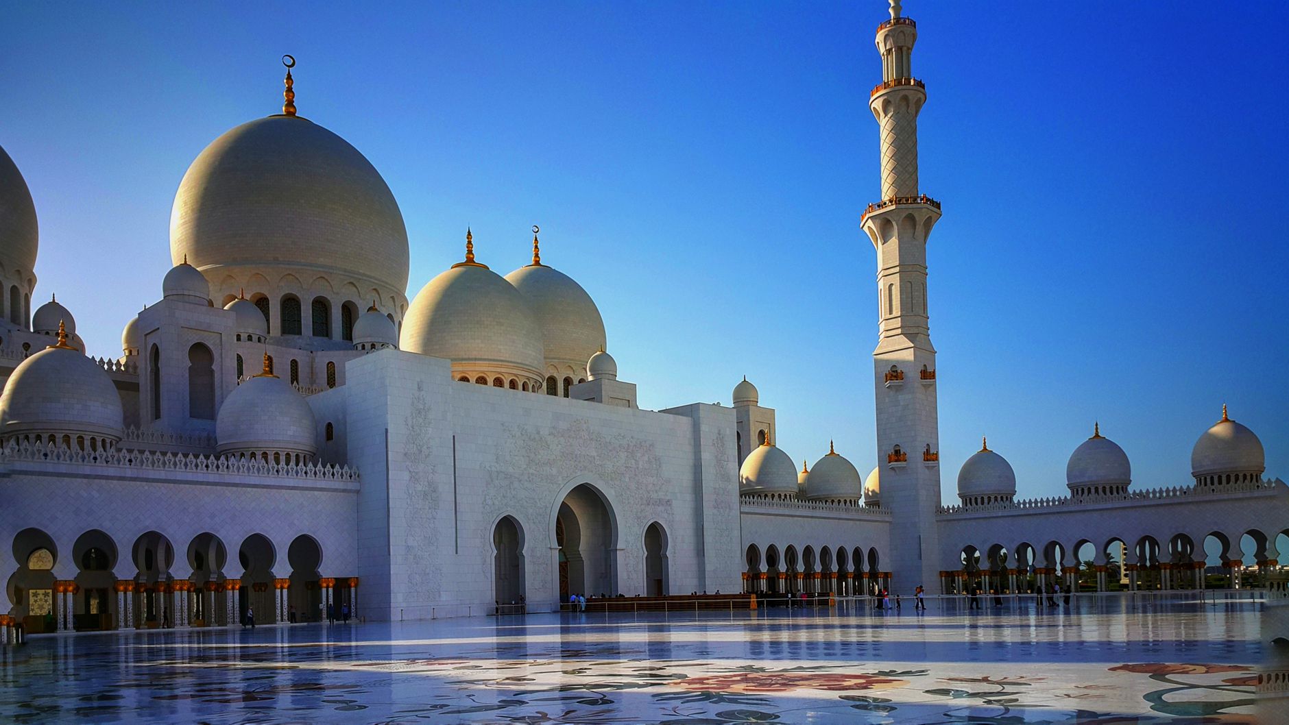 Abu Dhabi Holidays from the UK: Luxury Hotels, Beaches and Family Attractions for 2026