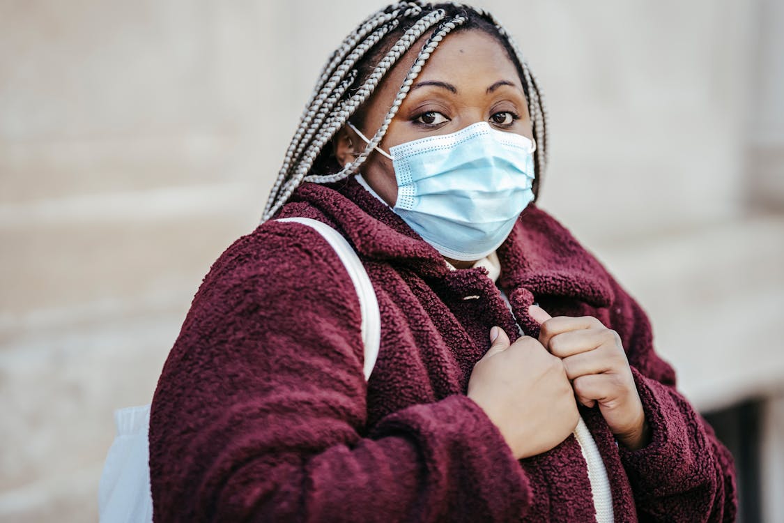 Free African American woman in mask outside in pandemic Stock Photo