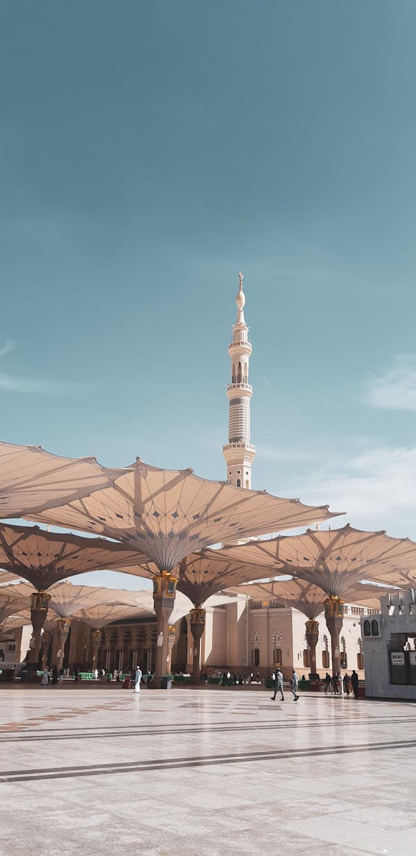 Park tof the Al-Masjid an-Nabawi, the Prophets Mosque in Medina, Saudi Arabia 