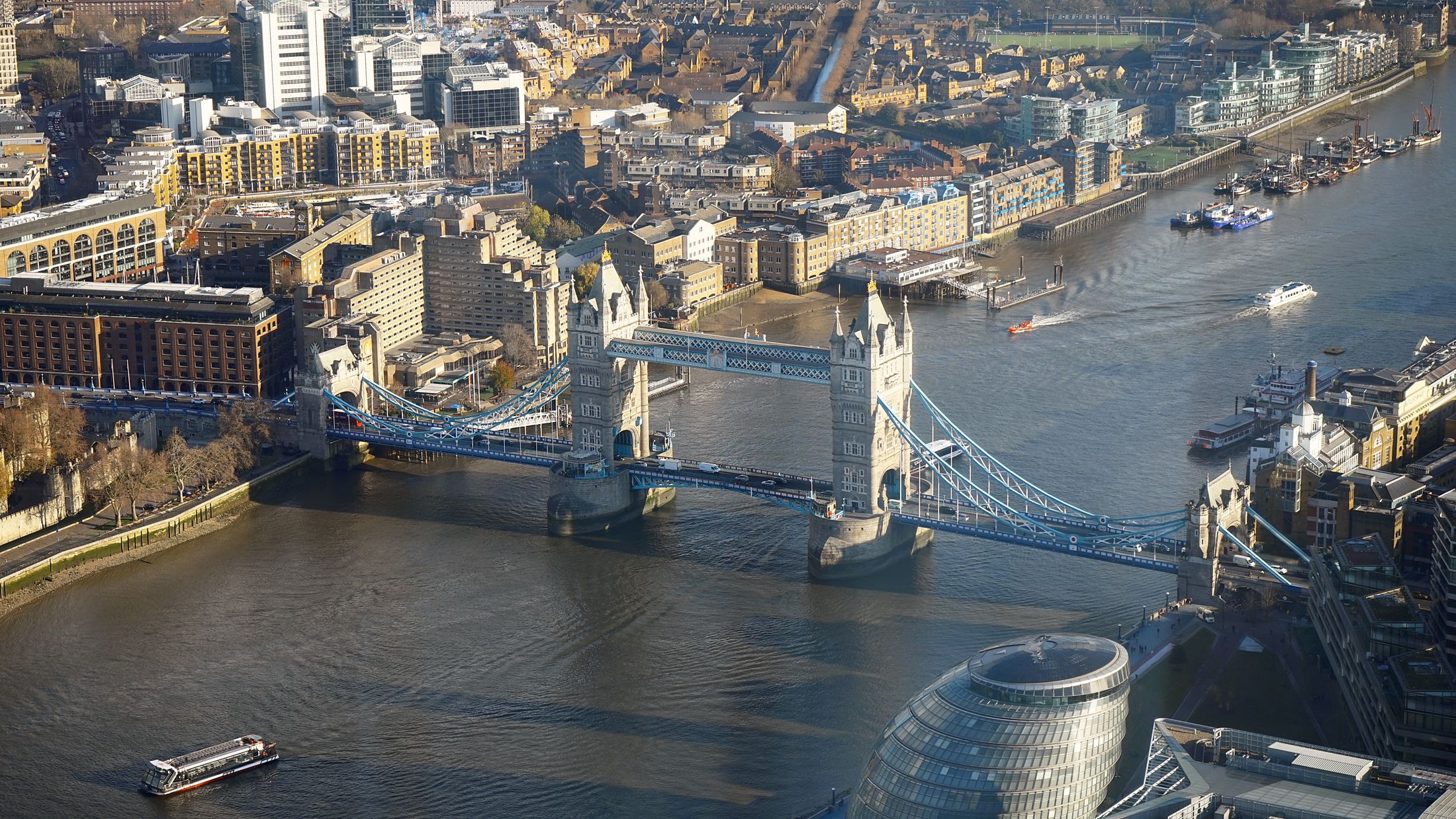 Context photograph: Aerial view of Tower Bridge and the Thames. Not a VIEWPIECE acquisition or analysis.