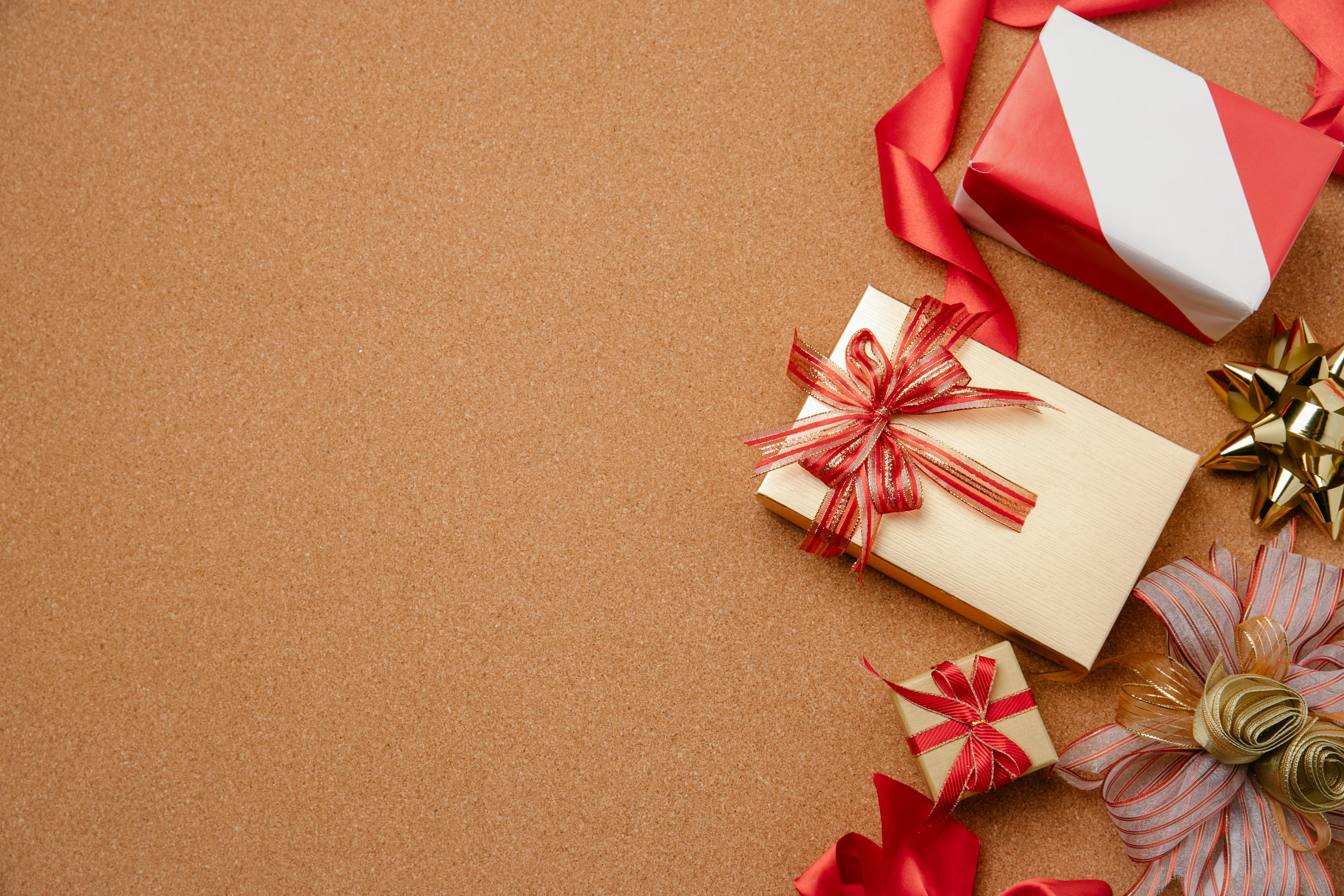 christmas gift box decorations-Holiday desktop wallpaper Preview |  10wallpaper.com