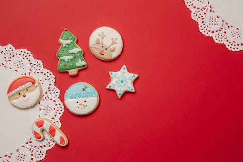 Homemade Christmas cookies and white doilies