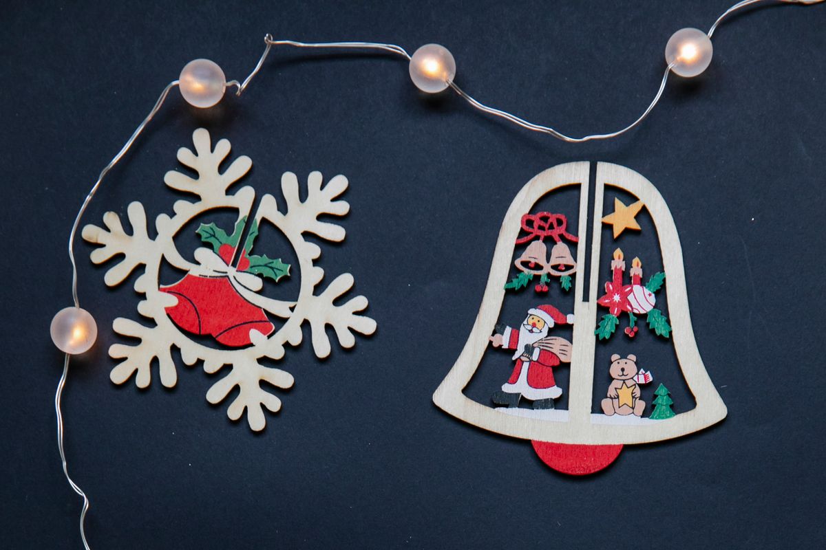 DIY-Fensterdekoration zu Weihnachten: Sterne, Schneeflocken + mehr — Schritt-für-Schritt-Anleitung