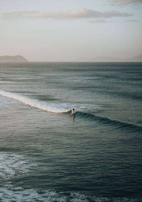 Surfing in Nusa Lembongan: Riding the Island Waves Surfing in Nusa Lembongan: Riding the Island Waves