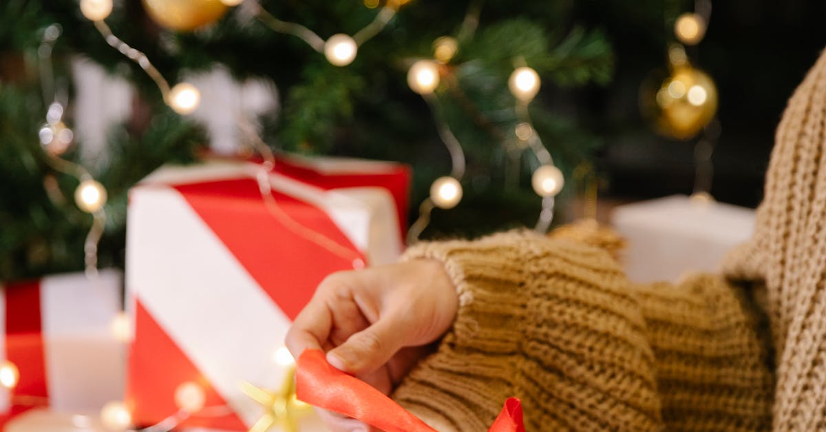 How to make a tree topper bow out of wired ribbon
