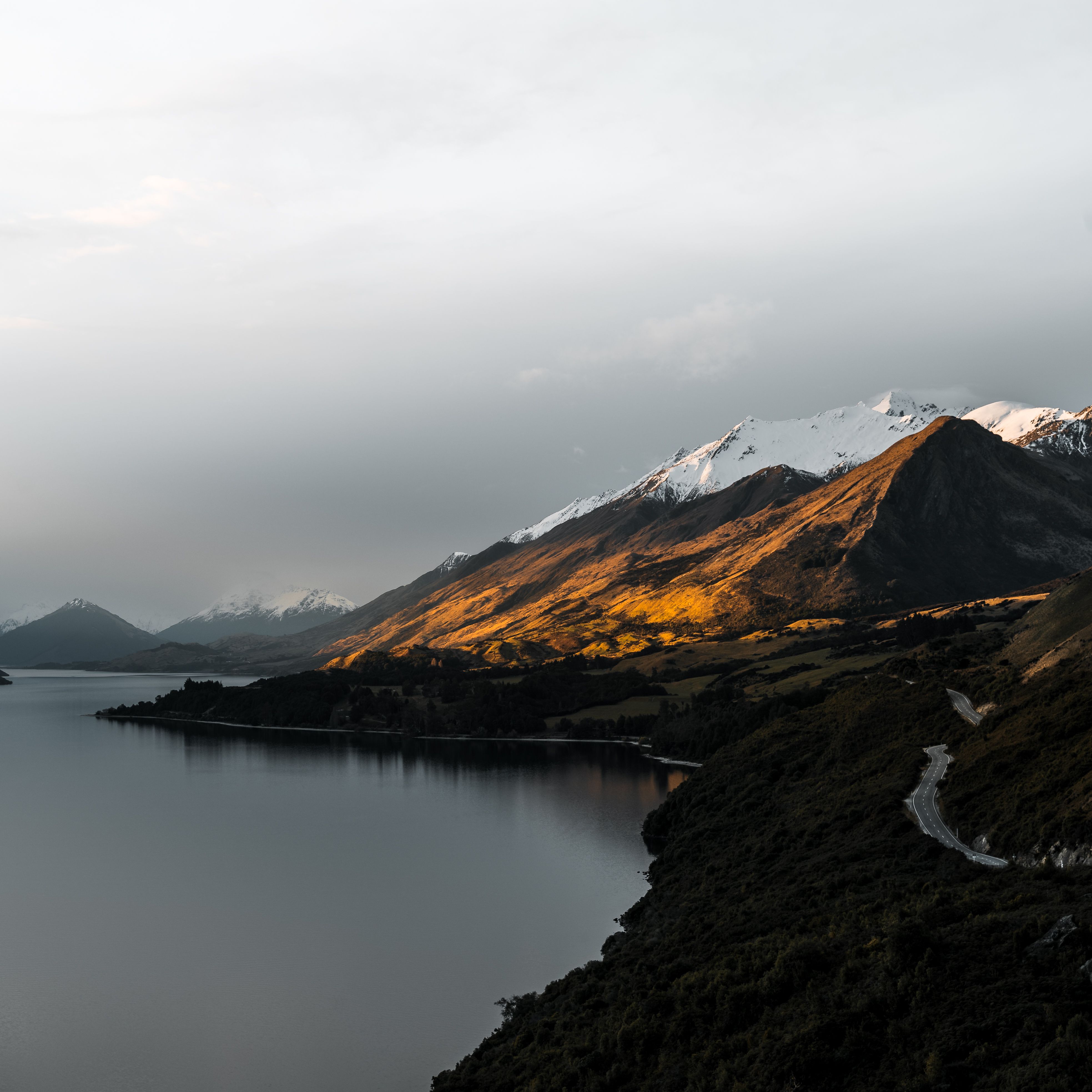 The Ridgeline Weekly publication mark — mountain ridge by Roberto Shumski on Pexels