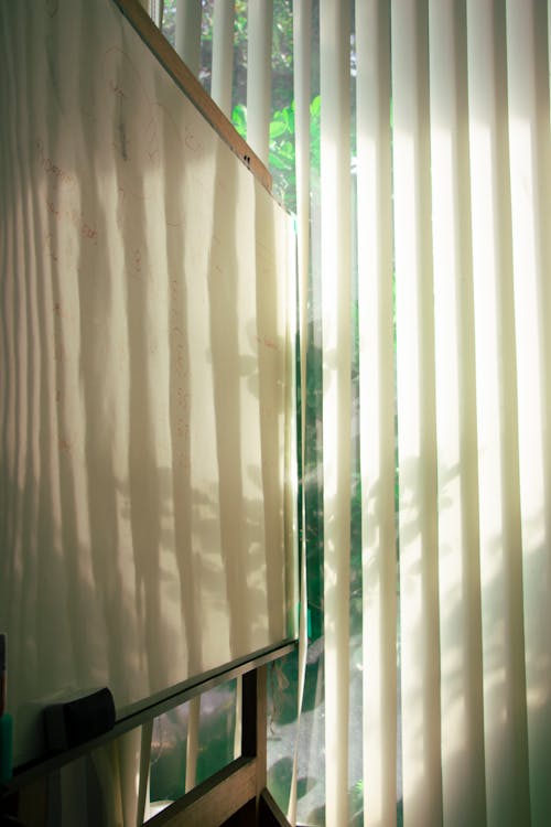 Kostenloses Stock Foto zu #indoor, jalousien vorhang, radiergummi