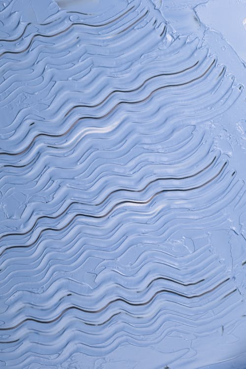 Wavy Pattern on the Ice Surface 
