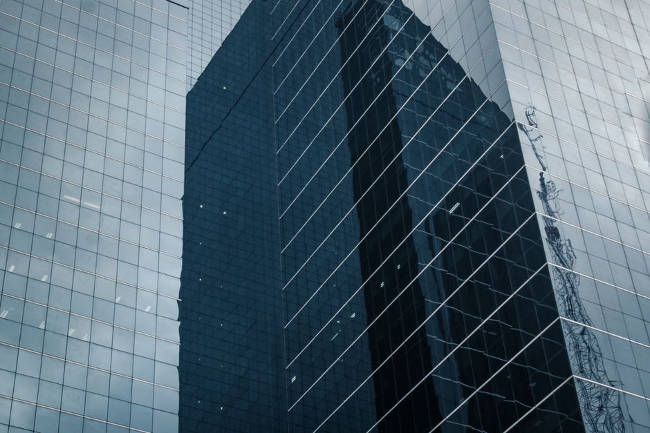 Mobile Window Tinting for Business Buildings in Phoenix: Cost, Benefits & Process