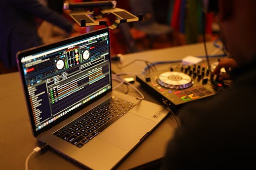 免费 DJ混音器, MacBook, 倾斜射击 的 免费素材图片 素材图片