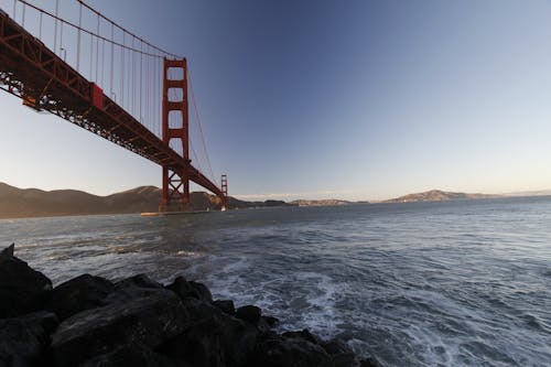 Ilmainen kuvapankkikuva tunnisteilla aallot, Golden gate -silta, infrastruktuuri
