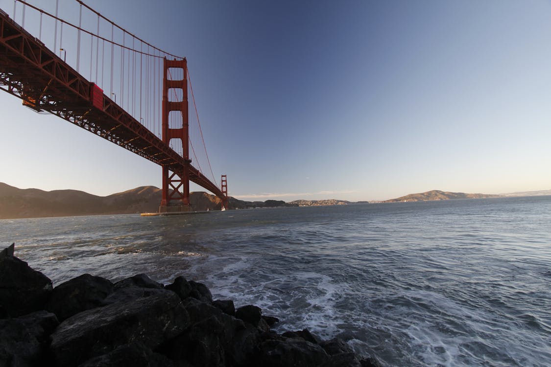 grátis Ponte Golden Gate Sobre A água Foto profissional