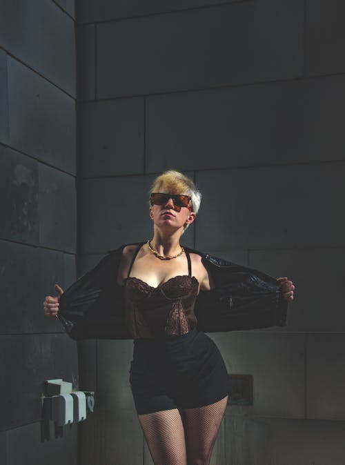 Free Stylish blond woman near modern building Stock Photo