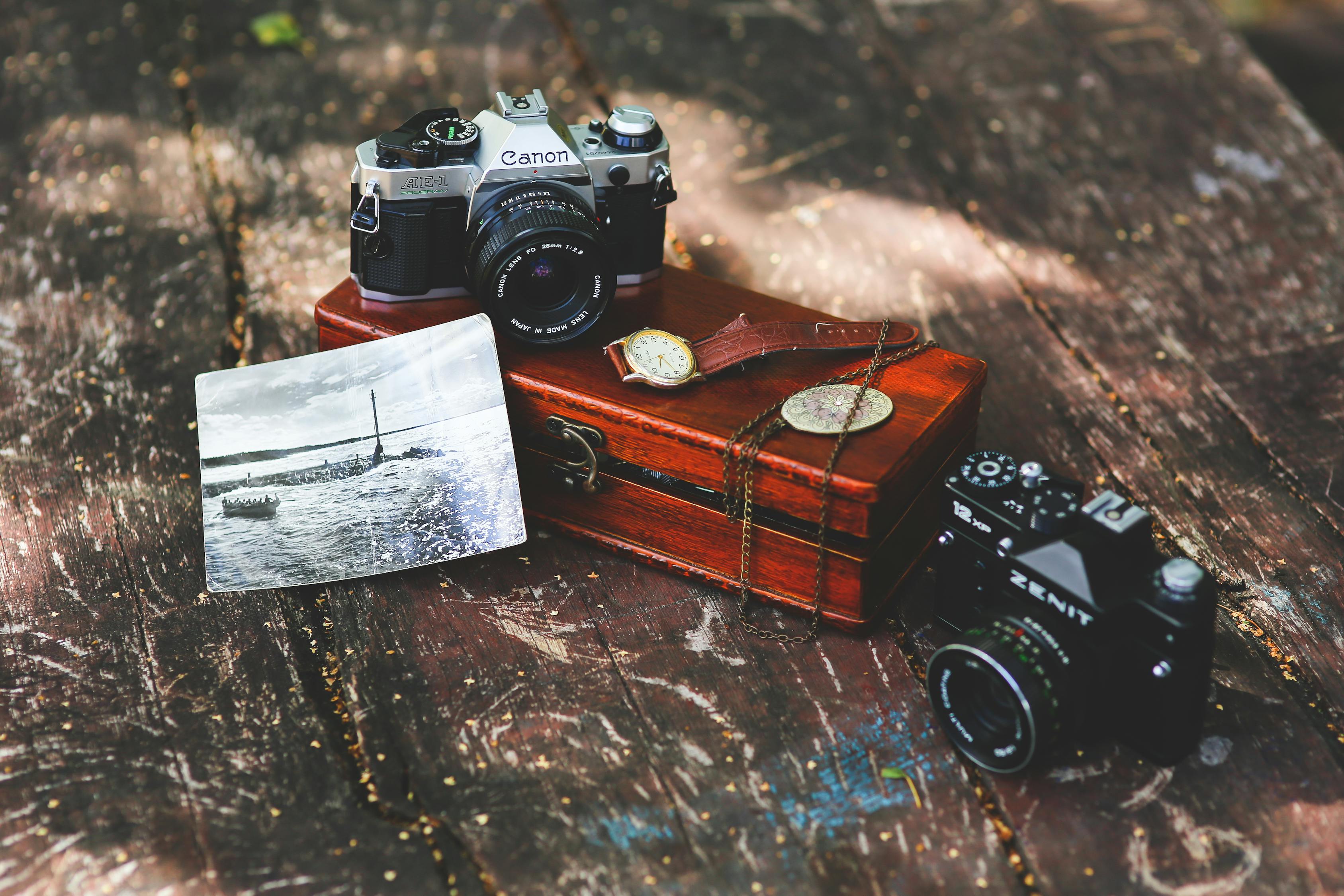 Vintage cameras · Free Stock Photo
