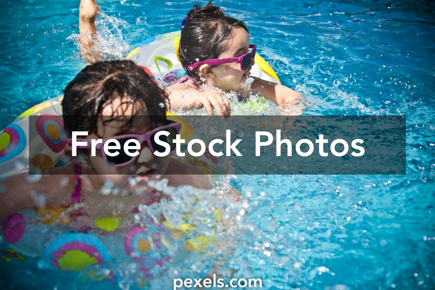 475 700+ Swimming Pool Photos, taleaux et images libre de droits