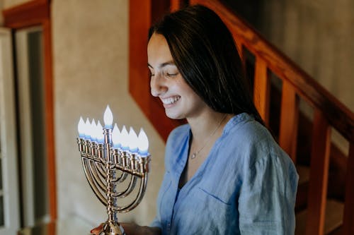 Ilmainen kuvapankkikuva tunnisteilla hanukka, hymyily, hyvää hanukkaa