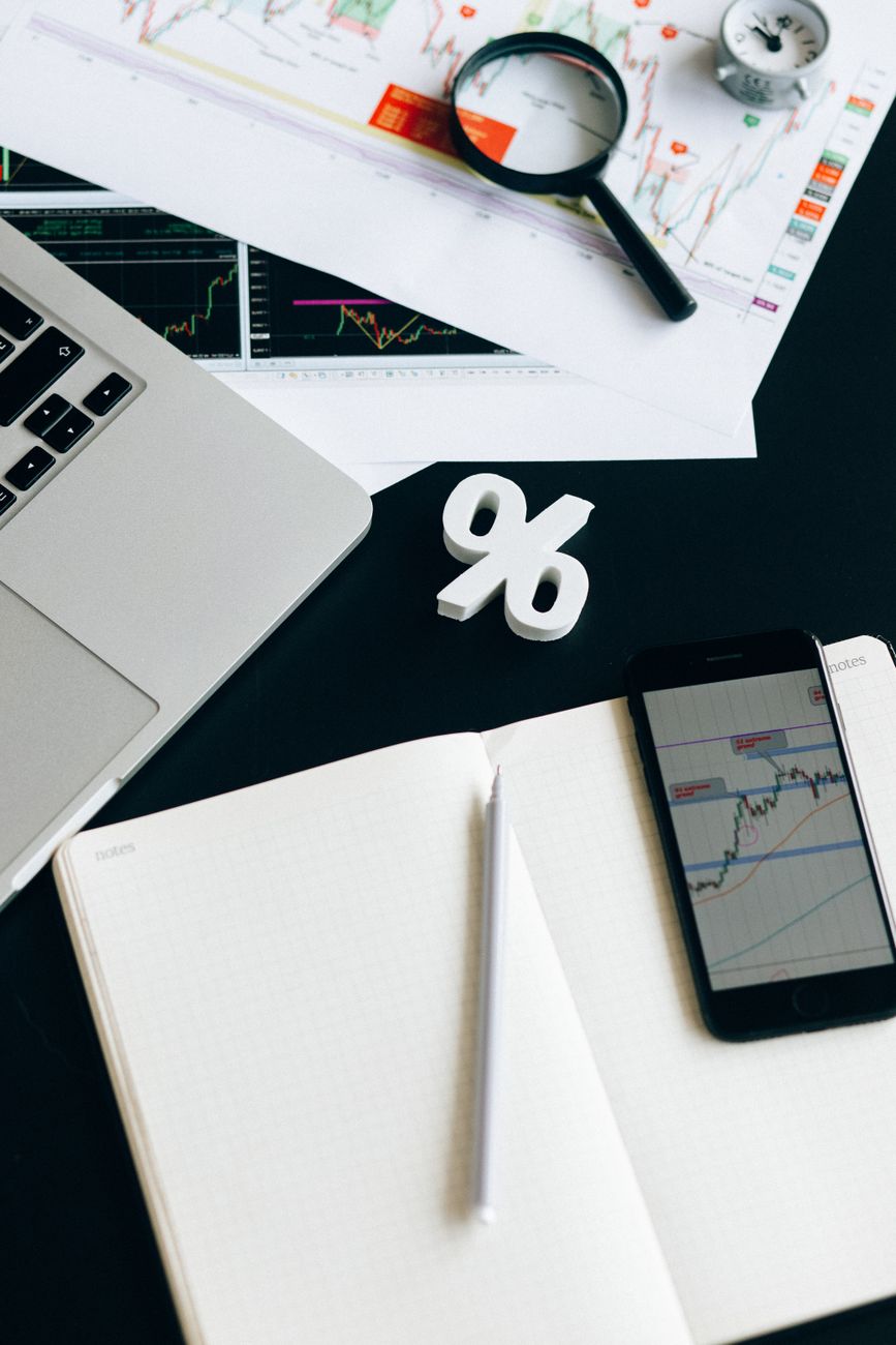 Prepaid vs Postpaid Data Plans: How Saily Helped a Digital Nomad Save 72% on International Data Costs