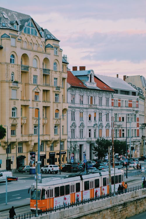 Ingyenes stockfotó Budapest, épületek, függőleges lövés témában