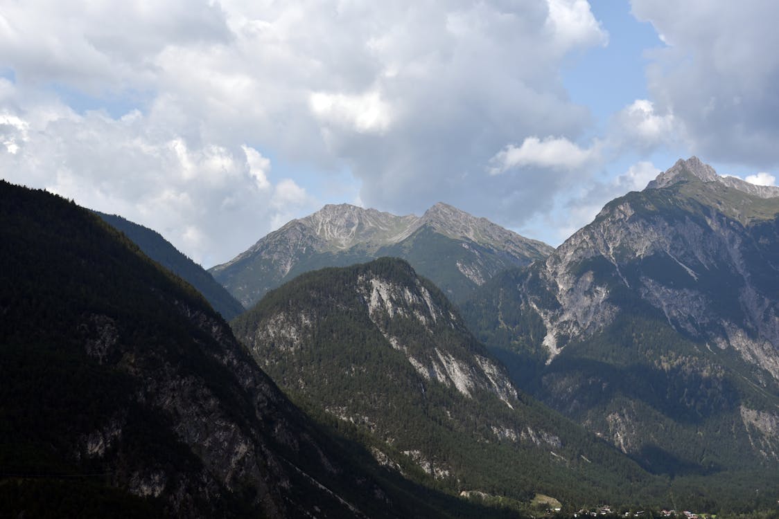 Ingyenes stockfotó hegyek, nyár, sziklák témában Stockfotó