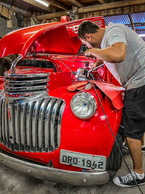 Ilmainen kuvapankkikuva tunnisteilla auto, lyhyet hiukset, mekaanikko