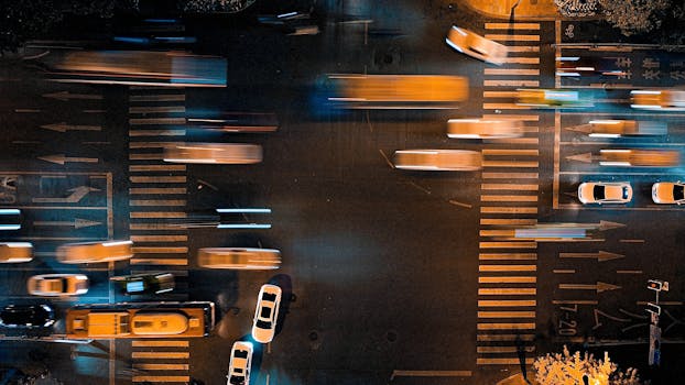 城市短途通勤示意图，车辆频繁启停