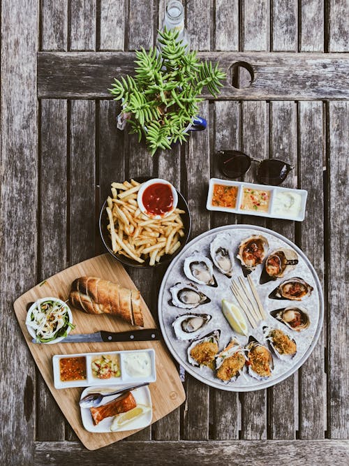 Foto profissional grátis de bacia, batata frita, de madeira