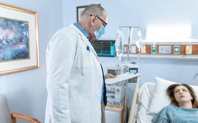 Gần 400 bác sĩ quan tâm tham gia hệ thống hành nghề kép của Alberta