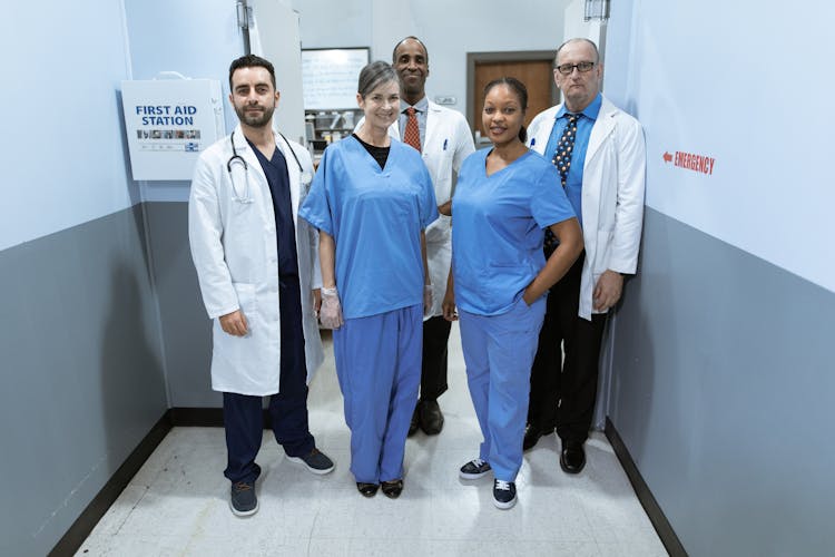 Full Shot Of Doctors And Nurses