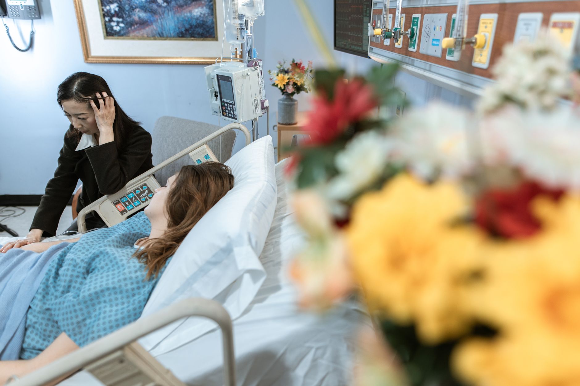 哈里梅根访澳首站探访儿童医院,王室成员如何参与英国慈善活动?