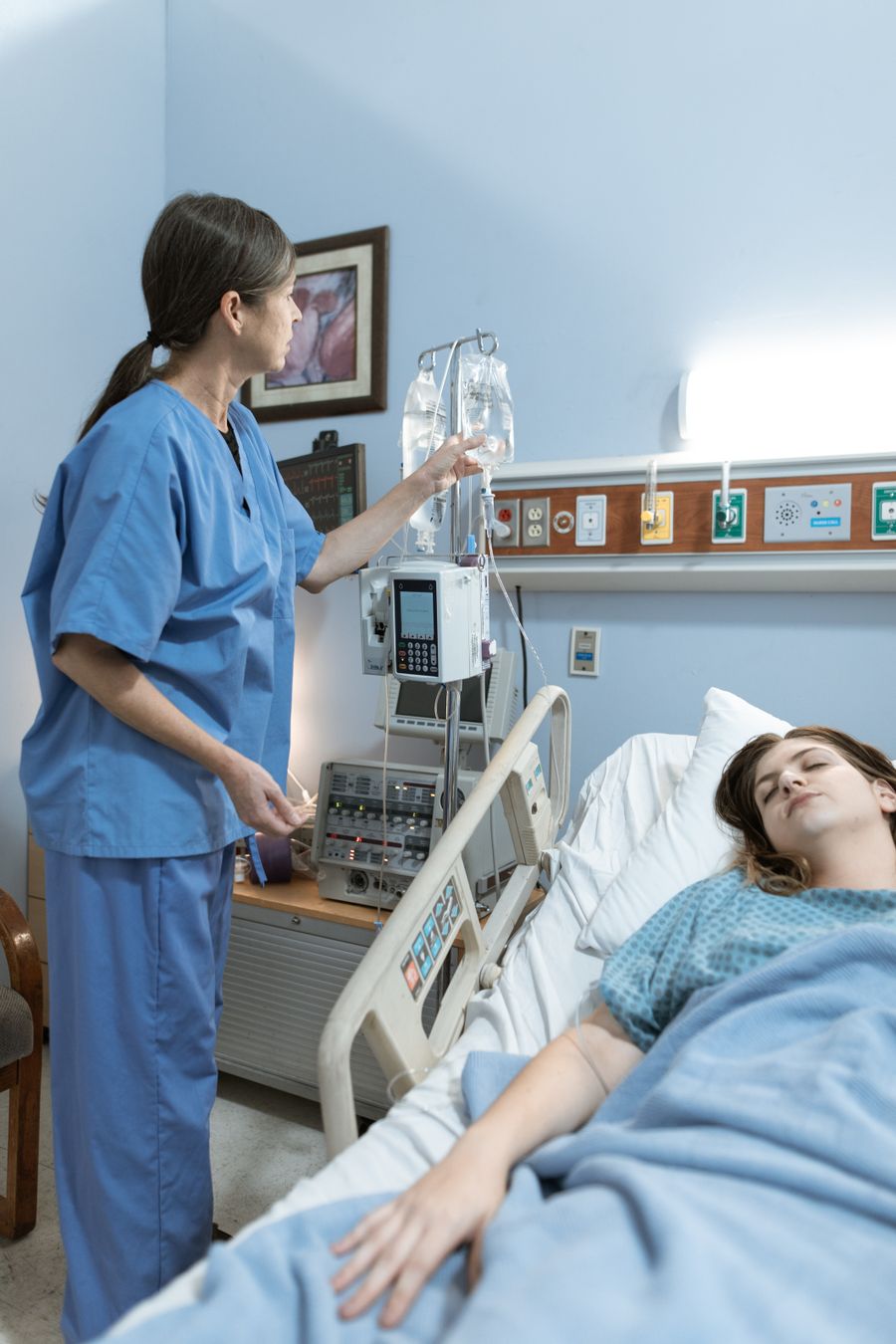 Nurse providing medical care in a treatment setting