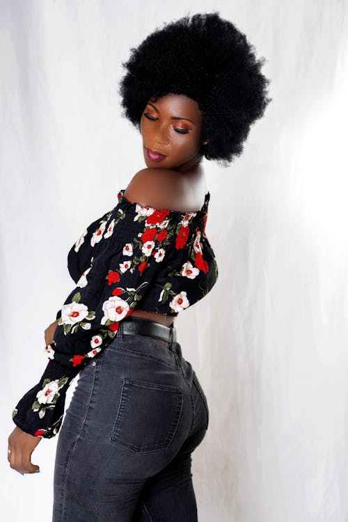 Photos gratuites de afro, arrière plan blanc, femme africaine