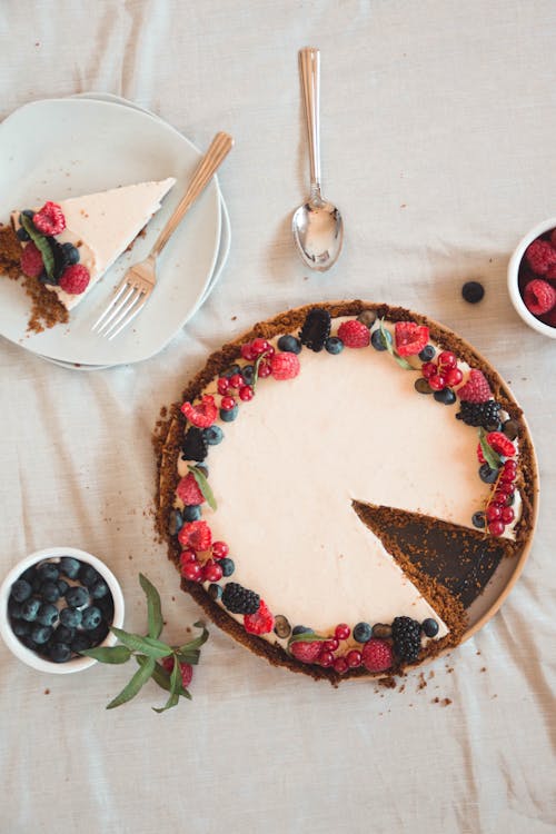 Free Strawberry and Blueberry Cake on White Textile Stock Photo