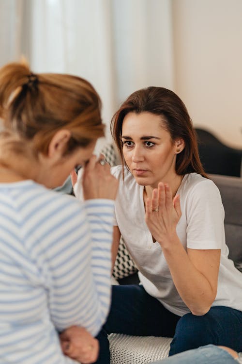 Gratis stockfoto met argument, blanke vrouwen, gespannen