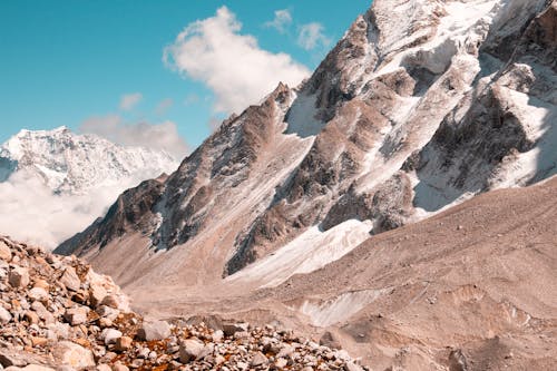 Fotografía De Una Montaña Rocosa